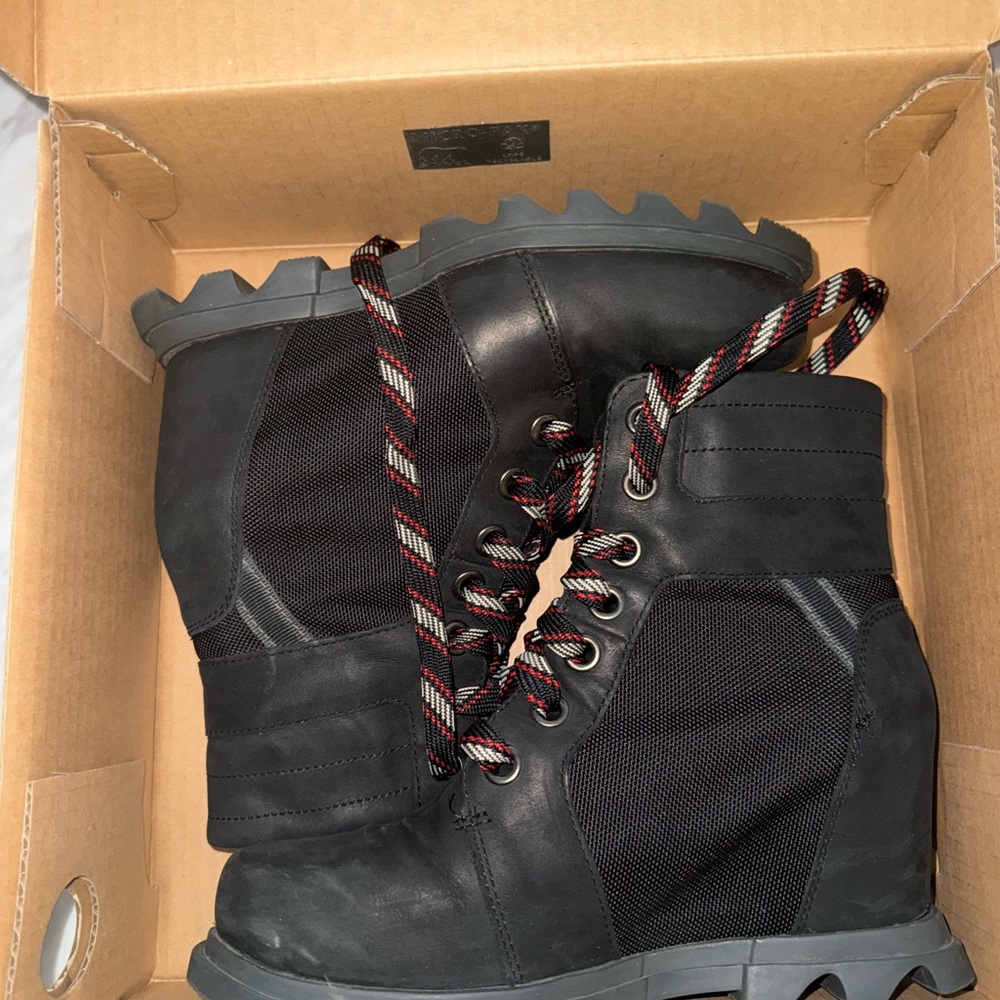 Sorel Joan of Arctic Waterproof Wedge III Lexie Lace Up Black size: 8